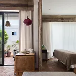Altanure Almatere - Food Forest Boutique Hotell *